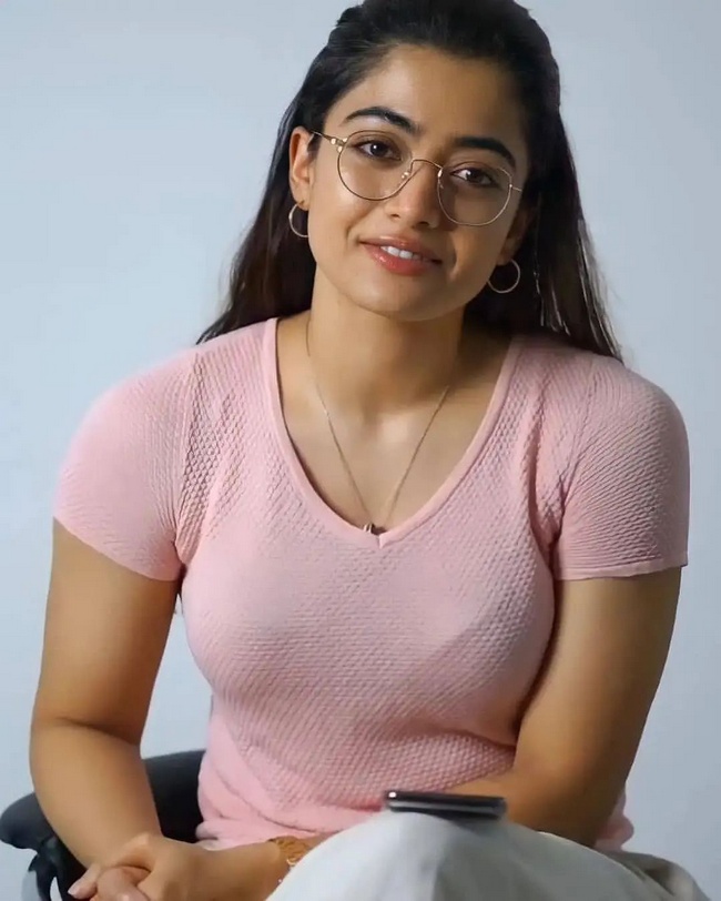 Rashmika Mandanna Latest Pics of Instagram